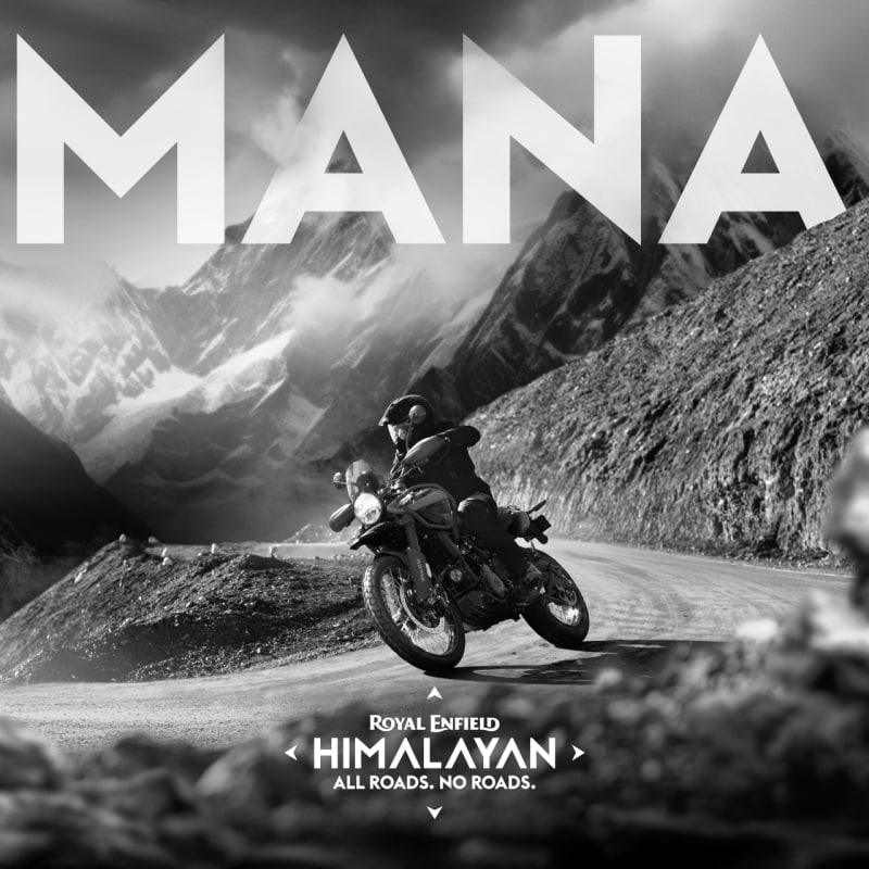 La Royal Enfield Himalayan 450 Mana Black arriva nei concessionari